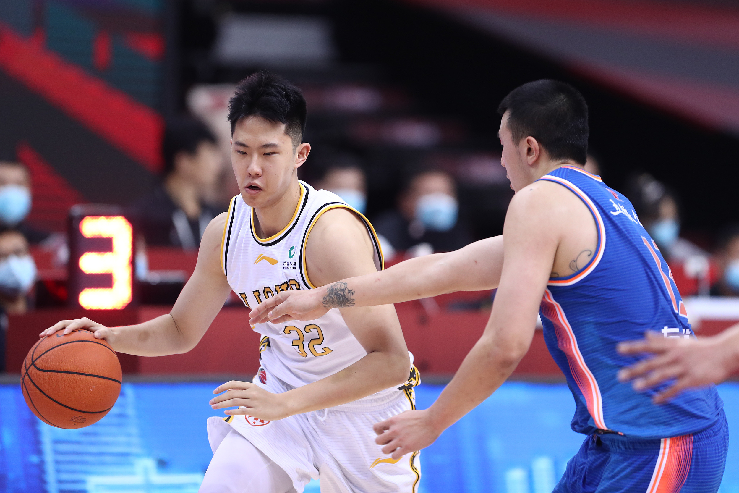 美网战况：广厦男篮防线稳固，广厦男篮进攻受阻，周琦成最佳的简单介绍